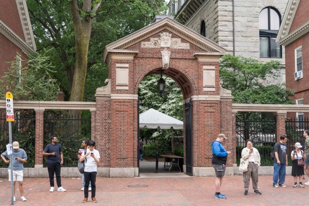 La universidad no ha hecho comentarios públicos sobre el anuncio del presidente. Universidad de Harvard en Cambridge, Massachusetts, el 8 de junio de 2025. (Learner Liu/The Epoch Times)