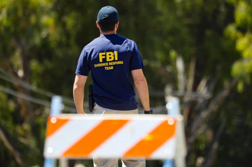 Detienen a 449 presuntos pederastas en dos operaciones, reporta el FBI