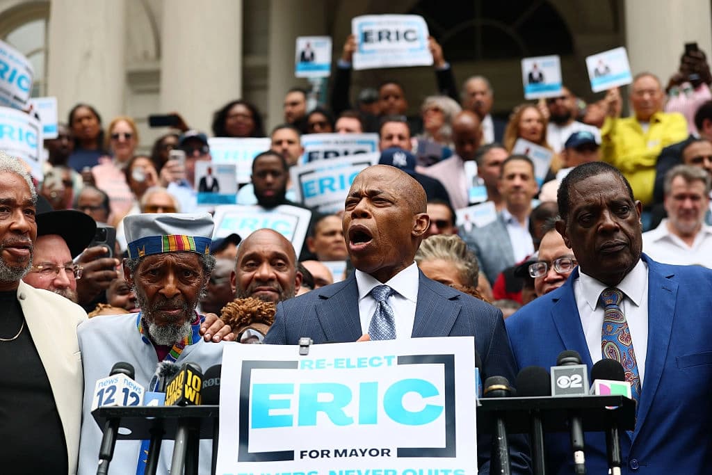 El alcalde de Nueva York, Eric Adams, lanza su campaña para la reelección