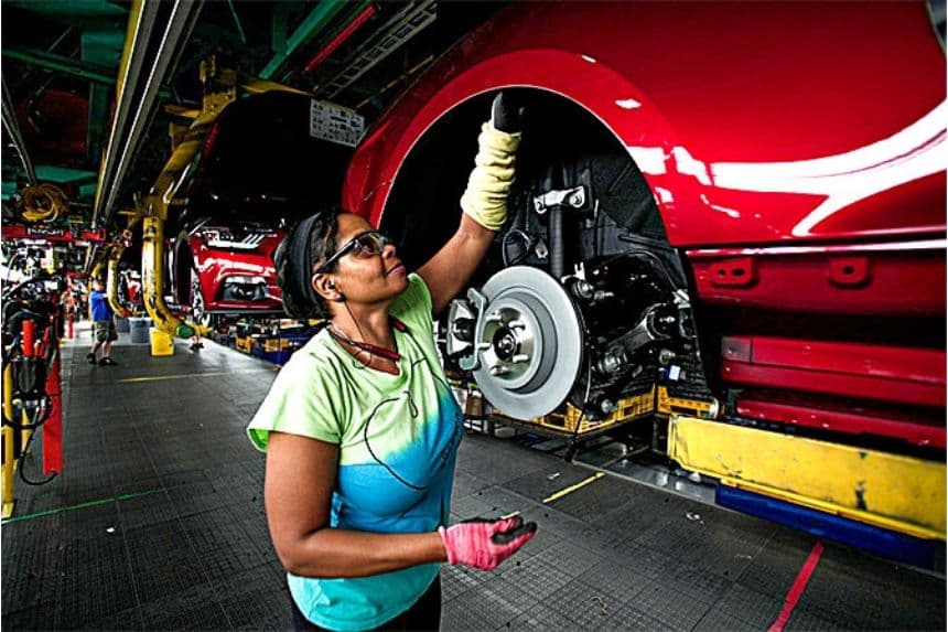 Industria manufacturera de EE. UU. se contrae en junio por cuarto mes consecutivo