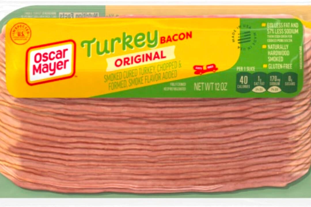 El envase del tocino de pavo Oscar Mayer retirado del mercado. (USDA vía AP).