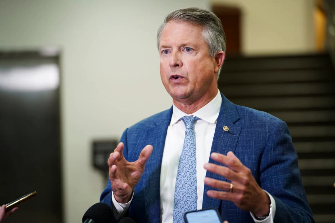Senador dice que los republicanos están "ignorando" los comentarios de Musk sobre megaproyecto de ley
