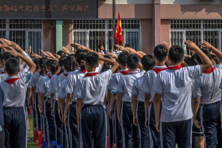 Exprofesores chinos explican cómo el PCCh ha politizado la educación para mantener su control