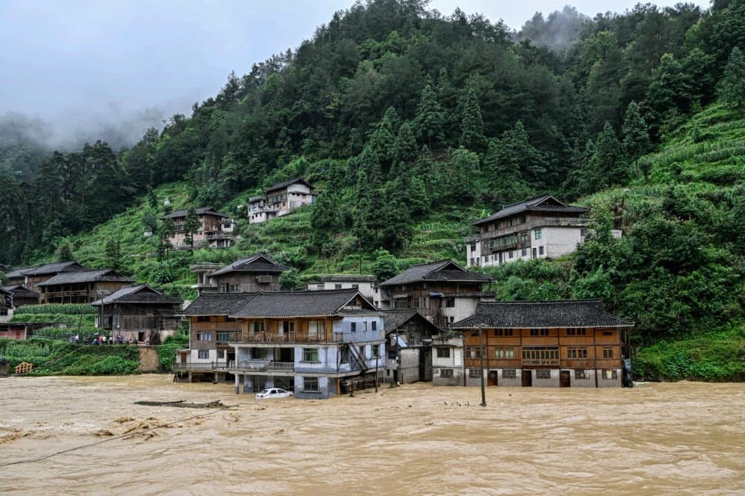 China emite alerta de inundaciones graves en regiones del norte y oeste, Rongjiang revela costo humano