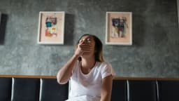 Duerma y digiera mejor: Cómo la medicina tradicional china sana la conexión entre intestino y cerebro