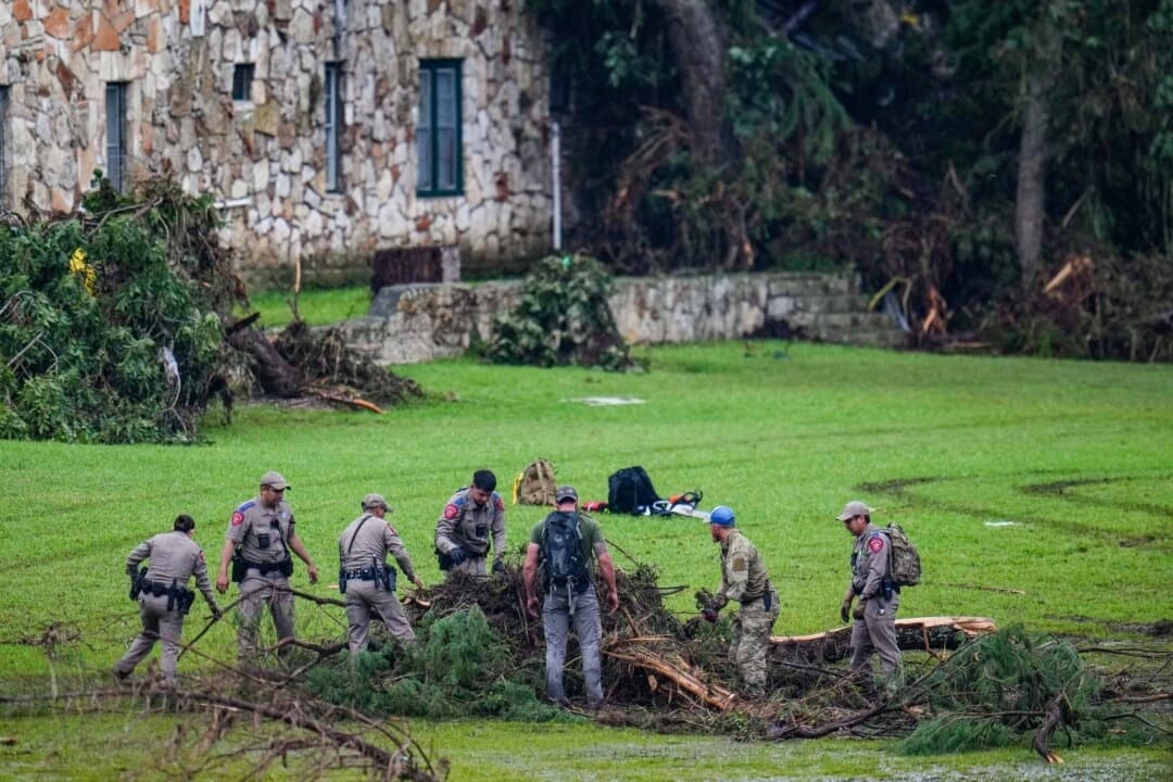 Campamento de Texas confirma la muerte de 27 campistas y supervisores