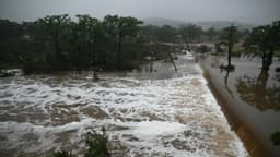 Schumer pide investigación sobre empleados del Servicio Meteorológico tras mortales inundaciones de Texas