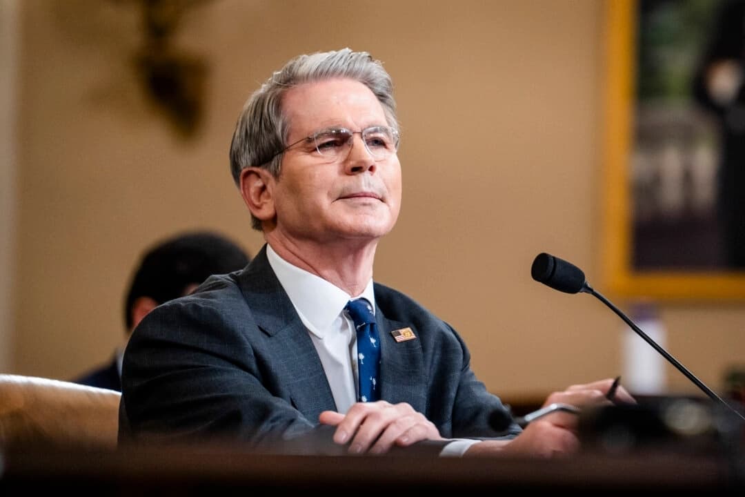 El secretario del Tesoro, Scott Bessent, testifica ante el Comité de Medios y Arbitrios de la Cámara de Representantes en el Capitolio el 11 de junio de 2025. (Madalina Vasiliu/The Epoch Times)