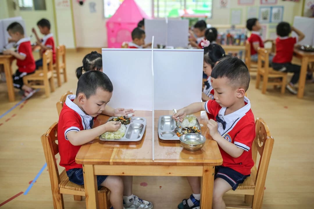 Niños de kínder presentan niveles anormales de plomo por comidas escolares, dicen autoridades chinas