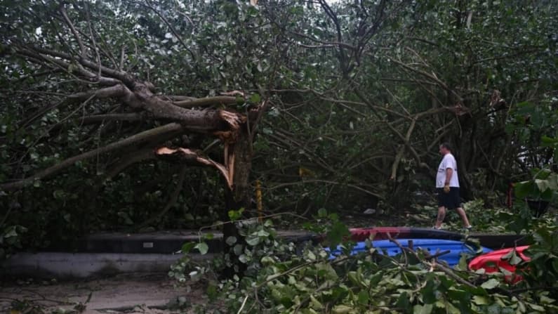 Tifón Wipha azota Hong Kong y el sur de China, y se cancelan cientos de vuelos