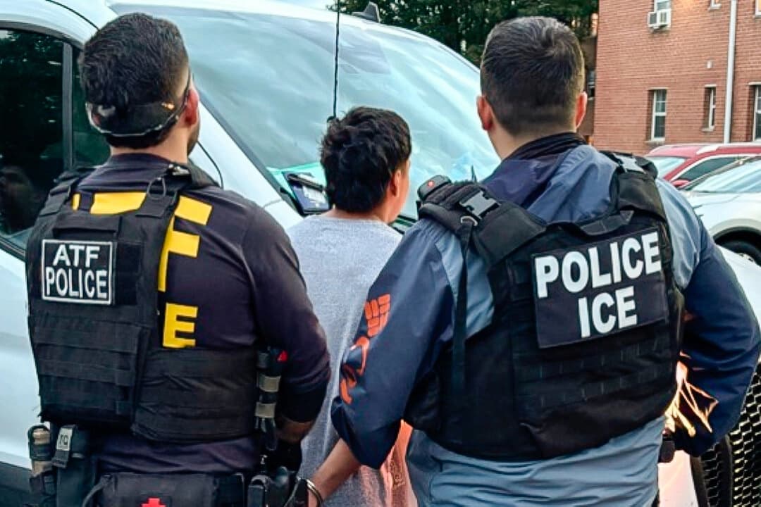 Juez desestima demanda de la Administración Trump contra las políticas santuario de Illinois