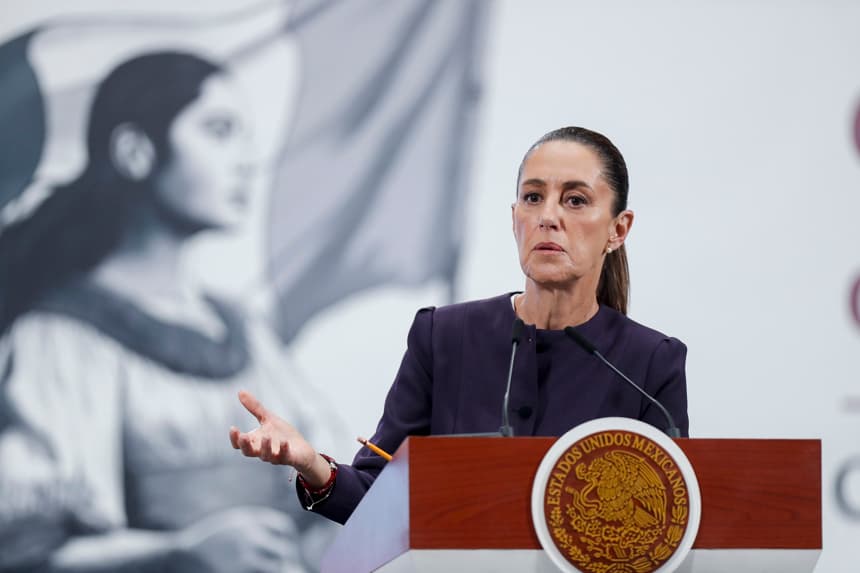 La presidenta de México, Claudia Sheinbaum, habla en una rueda de prensa este miércoles, en el Palacio Nacional, en Ciudad de México. (EFE/ Isaac Esquivel)