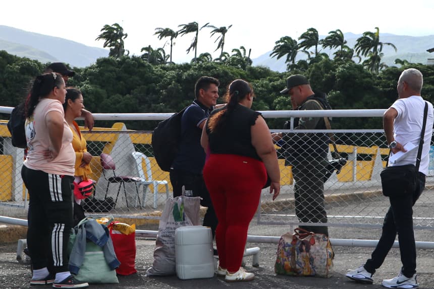 Venezuela anuncia el cierre de sus pasos fronterizos durante 48 horas por comicios locales