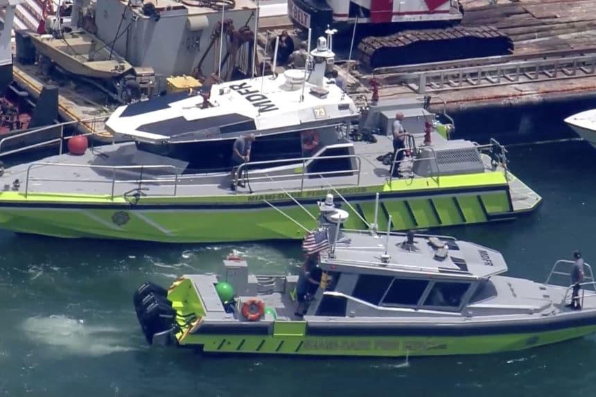 Mueren dos niños de campamento de vela en Miami tras el choque de su embarcación y una barcaza
