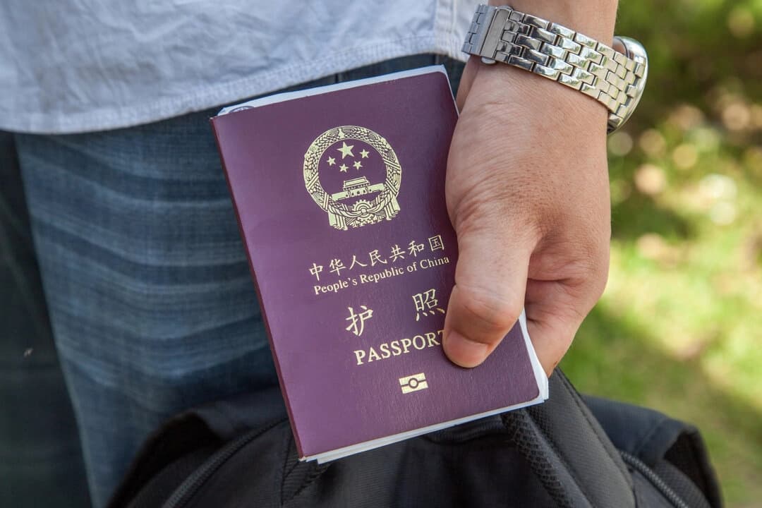 PCCh endurece control de salida del país y confisca pasaportes de funcionarios de bajo rango y jubilados