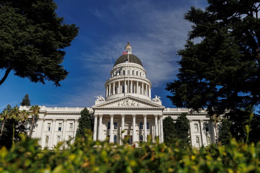 Gobernador de California, Newsom, promulga una ley contra la prostitución juvenil
