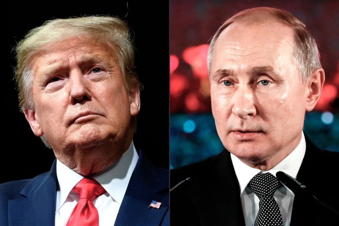 (Izquierda) El presidente Donald Trump pronuncia un discurso en un mitin de Keep America Great en Phoenix el 19 de febrero de 2020; (Derecha) El presidente ruso Vladimir Putin pronuncia un discurso durante una ceremonia en Jerusalén el 23 de enero de 2020. (Jim Watson y Emmanuel Dunand/AFP vía Getty Images)