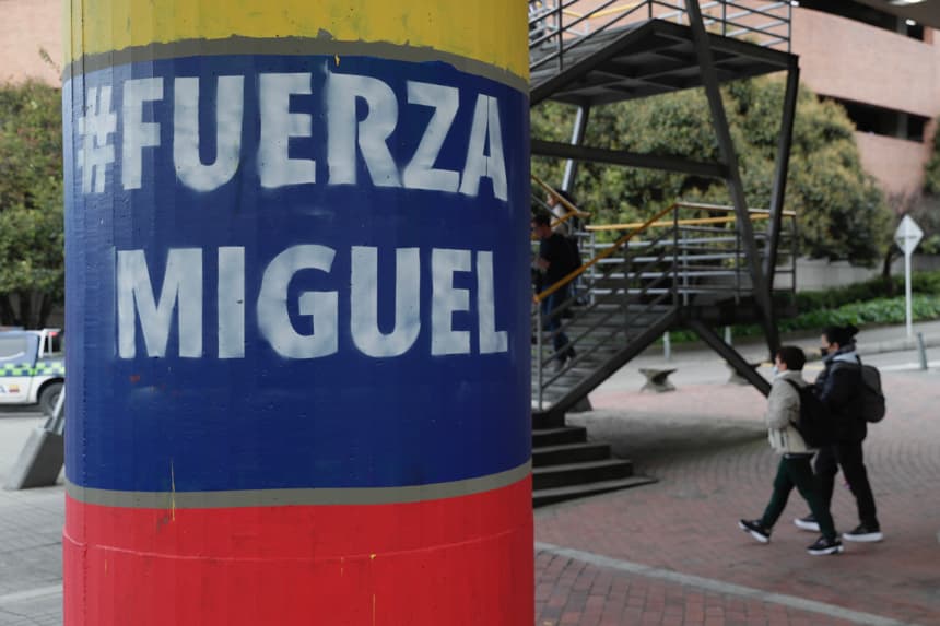 Carlos Vives y Juanes se unen al luto colombiano con emotivo tributo a Miguel Uribe Turbay