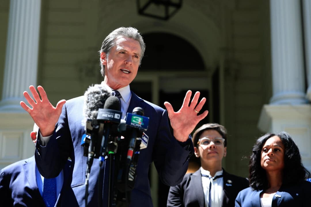 Newsom insta a Trump cancelar redistribución de distritos a mediados de década