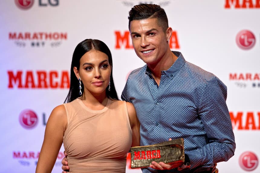 Georgina Rodríguez anuncia su compromiso con la estrella del fútbol Cristiano Ronaldo