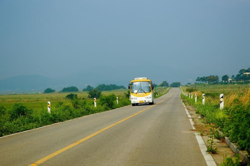 Mueren 7 personas y 10 heridos: Autobús se vuelca y es embestido por un tráiler en Perú