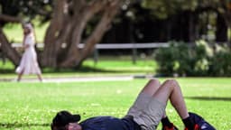 Por qué levantarte y acostarte temprano mejora tu salud, sin importar tu perfil de sueño