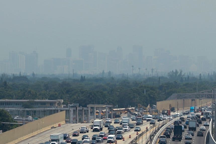 Incendios activos en los Everglades crecen casi diez veces en tamaño en el sur de Florida