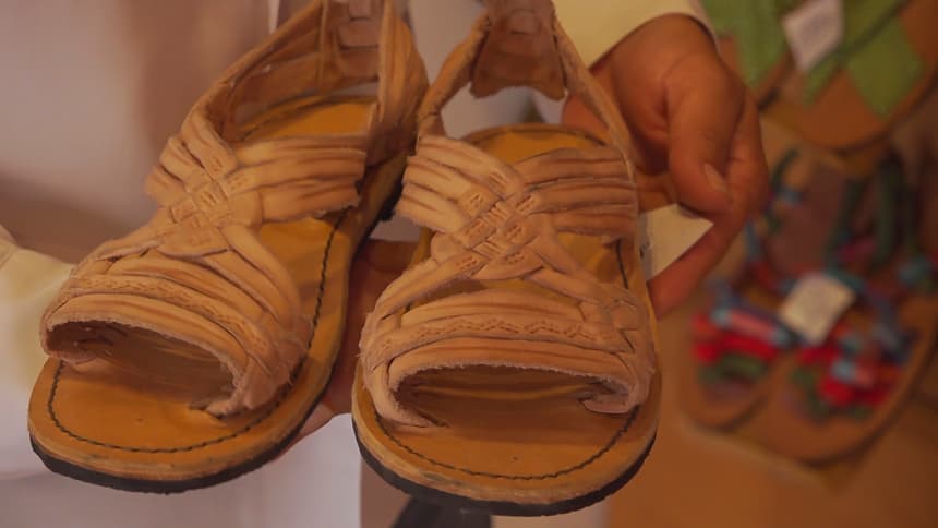 Adidas ofrece disculpa pública por apropiación de huaraches del estado mexicano de Oaxaca