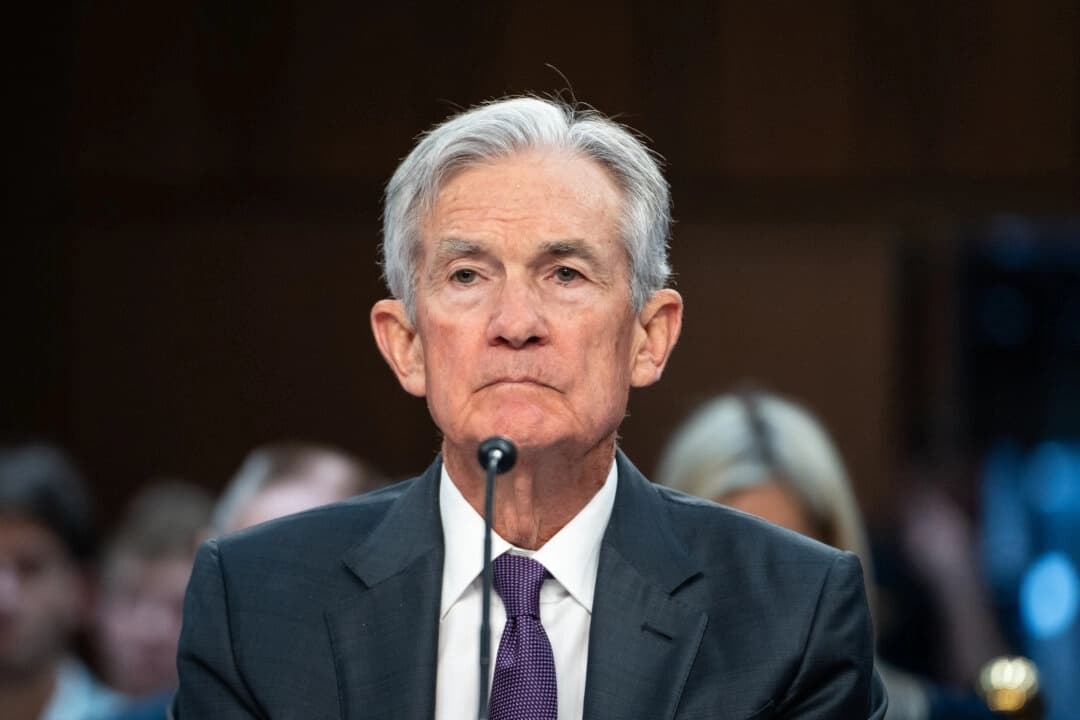 El presidente de la Reserva Federal, Jerome Powell, testifica ante el Comité Senatorial de Banca, Vivienda y Asuntos Urbanos en el Capitolio, en Washington, el 11 de febrero de 2025. (Madalina Vasiliu/The Epoch Times)