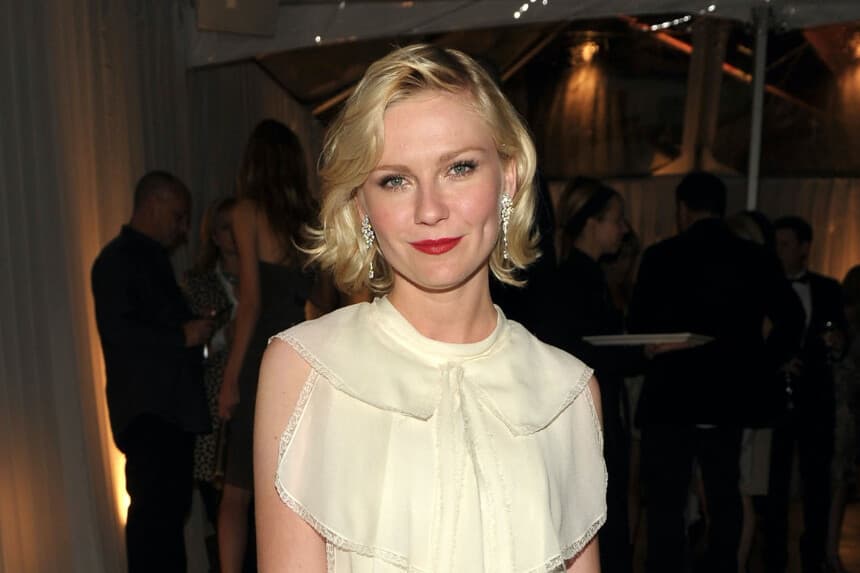 La actriz Kirsten Dunst asiste a la recepción de cóctel "The Artist's Museum Happening" MOCA Los Angeles Gala, celebrada en el MOCA Grand Avenue de Los Ángeles el 13 de noviembre de 2010. (John Shearer/Getty Images para MOCA).