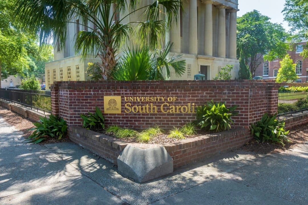 Universidad de Carolina del Sur dice que todo está bien tras informes no confirmados de tirador en el campus