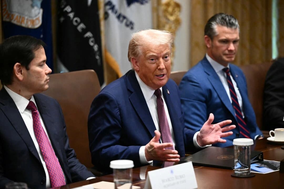 Trump descarta las dudas de Rusia sobre la legitimidad de Zelenski como "posturas"