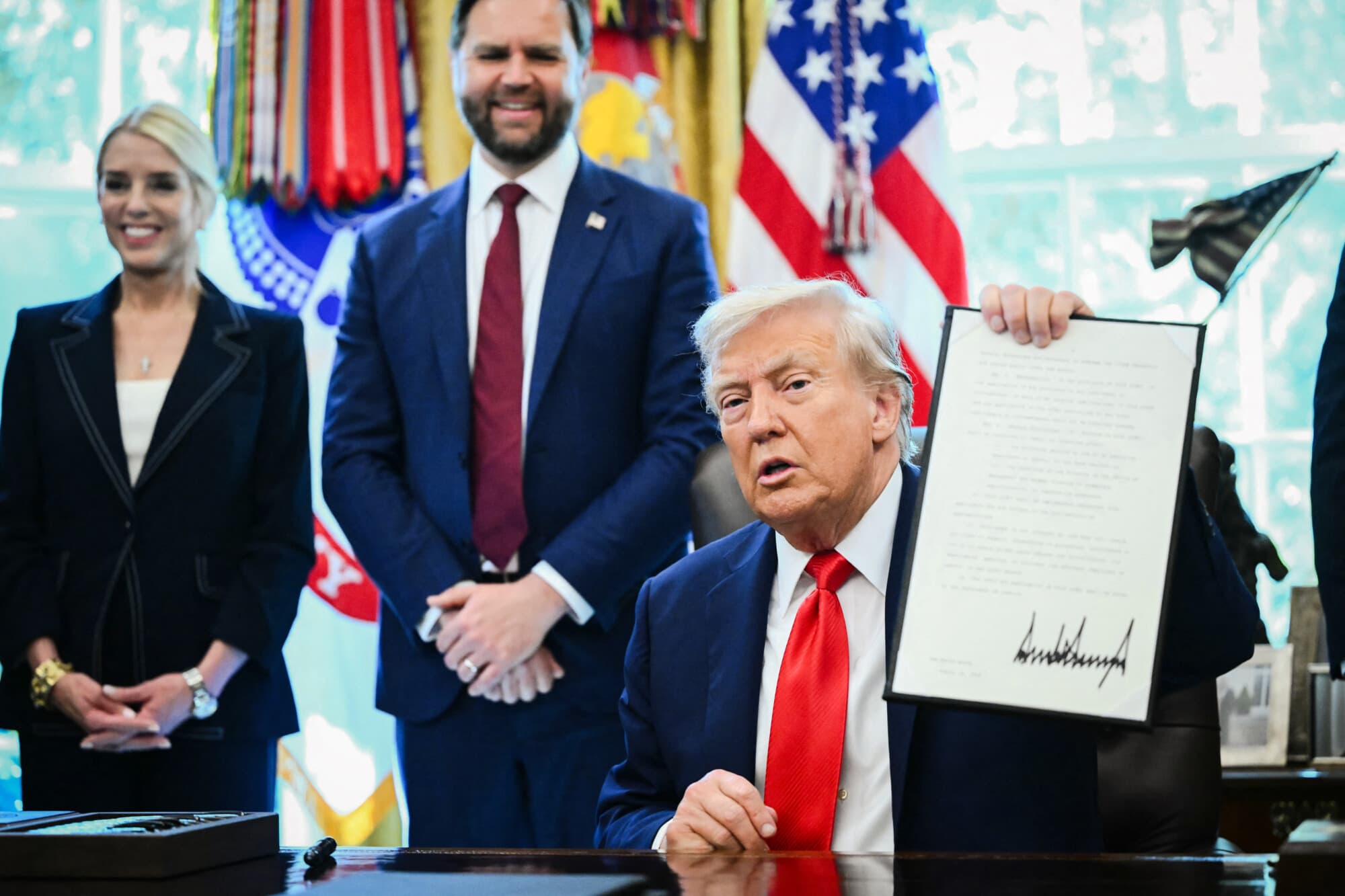 Trump busca eliminar la fianza sin efectivo en todo EE. UU.