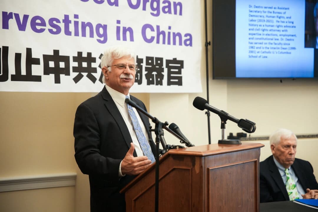 Exfuncionario pide acción federal ante la represión de Beijing a Falun Gong en suelo estadounidense