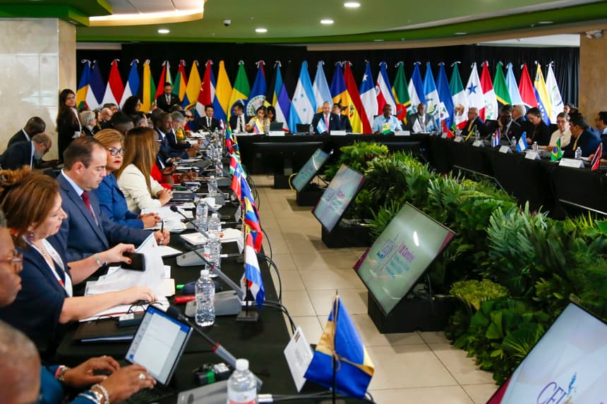 CELAC convoca a reunión urgente ante despliegue militar de EE.UU. en el mar Caribe
