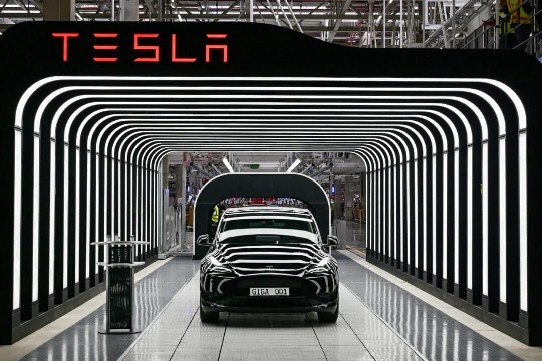Coches Model Y durante la ceremonia de inauguración de la nueva Gigafábrica de Tesla para coches eléctricos en Gruenheide, Alemania, el 22 de marzo de 2022. (Patrick Pleul/Pool vía Reuters/Foto de archivo)