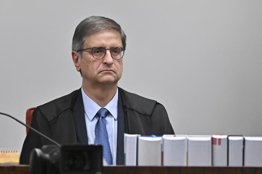 El fiscal general de Brasil, Paulo Gonet, al asistir este martes, 2 de septiembre, al juicio por intento de golpe de Estado del expresidente de Brasil Jair Bolsonaro, en el Supremo Tribunal Federal, en Brasilia, Brasil. (EFE/Andre Borges)