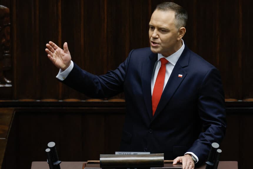 El presidente electo de Polonia, Karol Nawrocki, habla durante su ceremonia de toma de posesión en la Asamblea Nacional, en el Parlamento polaco, el Sejm, el 6 de agosto de 2025 en Varsovia. (Wojtek Radwanski/ AFP).