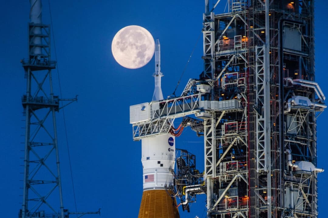 EE. UU. necesita una “gran estrategia” para vencer al PCCh en el dominio de la Luna y el espacio: expertos
