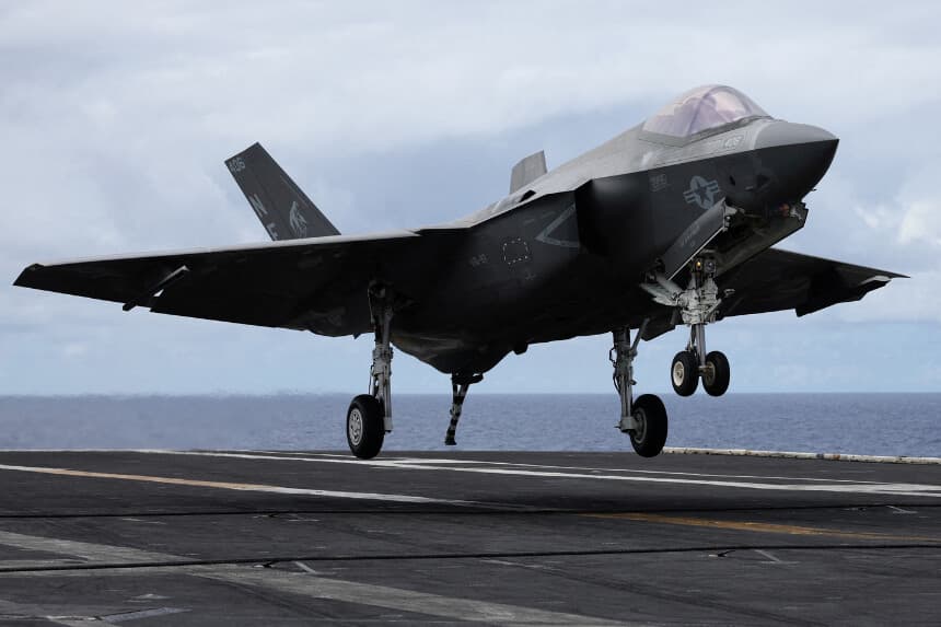 Trump considera acuerdo con Arabia Saudí para la venta de aviones F-35