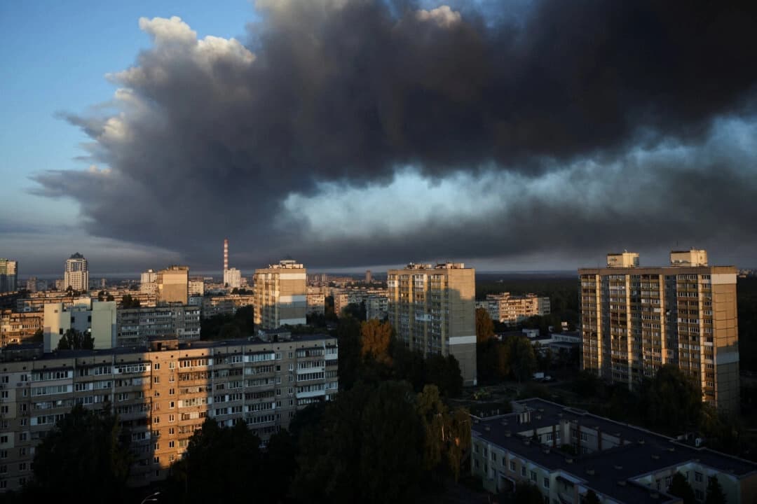 Rusia lanza el mayor ataque aéreo de la guerra contra Ucrania e incendia edificio del gobierno