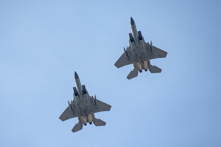 Dos aviones de combate de EE. UU. sobrevuelan cerca de Venezuela tras reelección del presidente de Guyana