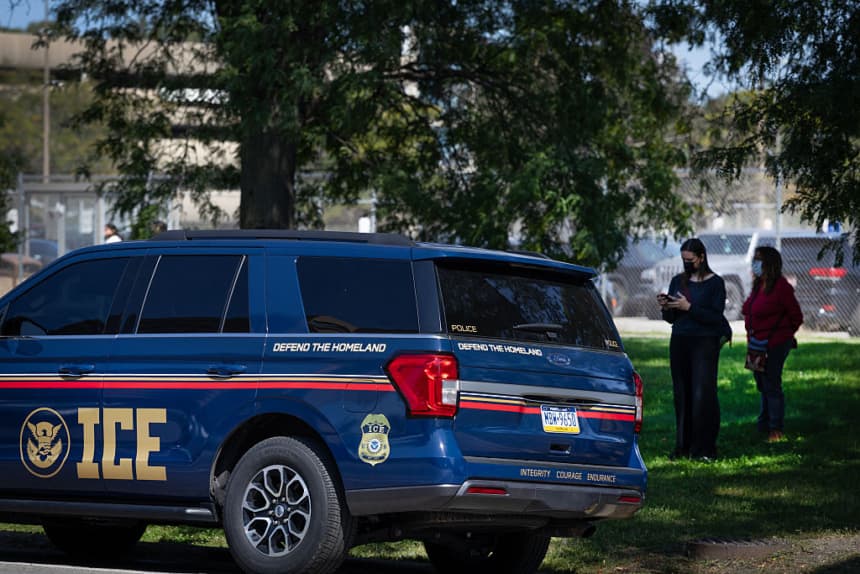Agentes de inmigración no hacen redadas en escuelas ni contra niños: DHS