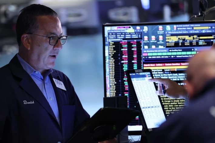 Wall Street cae al inicio de la sesión bursátil mientras el crudo supera los USD 100 ante guerra en Irán