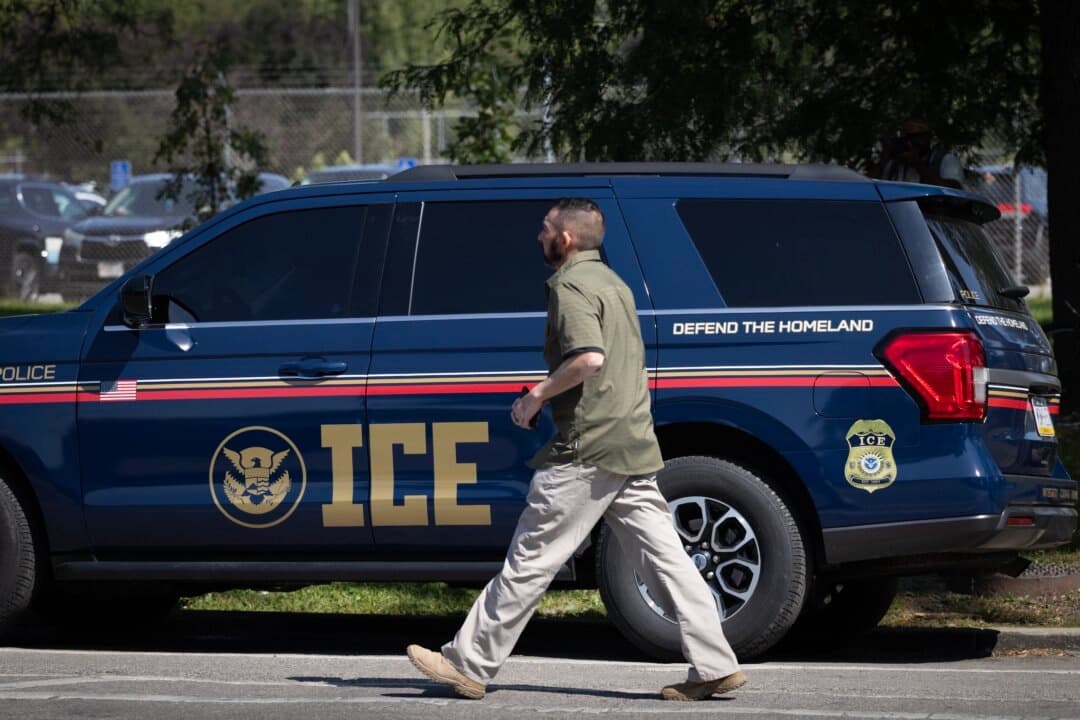 Reclutamiento del ICE atrae a 150,000 solicitantes en medio de un esfuerzo de contratación