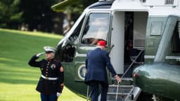 El Servicio Secreto arresta a un hombre por apuntar con un láser al Marine One con Trump a bordo