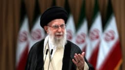 Líder iraní rechaza conversaciones nucleares mientras se acerca plazo para nuevas sanciones de la ONU