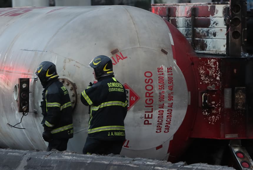 Sube a 30 los fallecidos por explosión en Ciudad de México, incluido el chofer del autobús