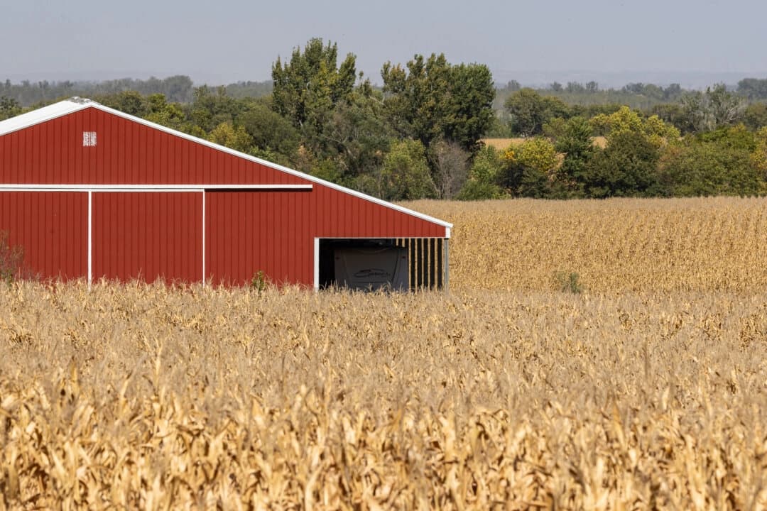 Una granja rural situada a las afueras de Omaha, Nebraska, el 2 de octubre de 2024. (John Fredricks/The Epoch Times)
