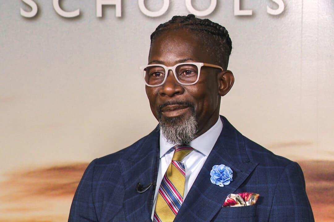 Suspenden al superintendente escolar de Des Moines tras ser detenido por autoridades de inmigración